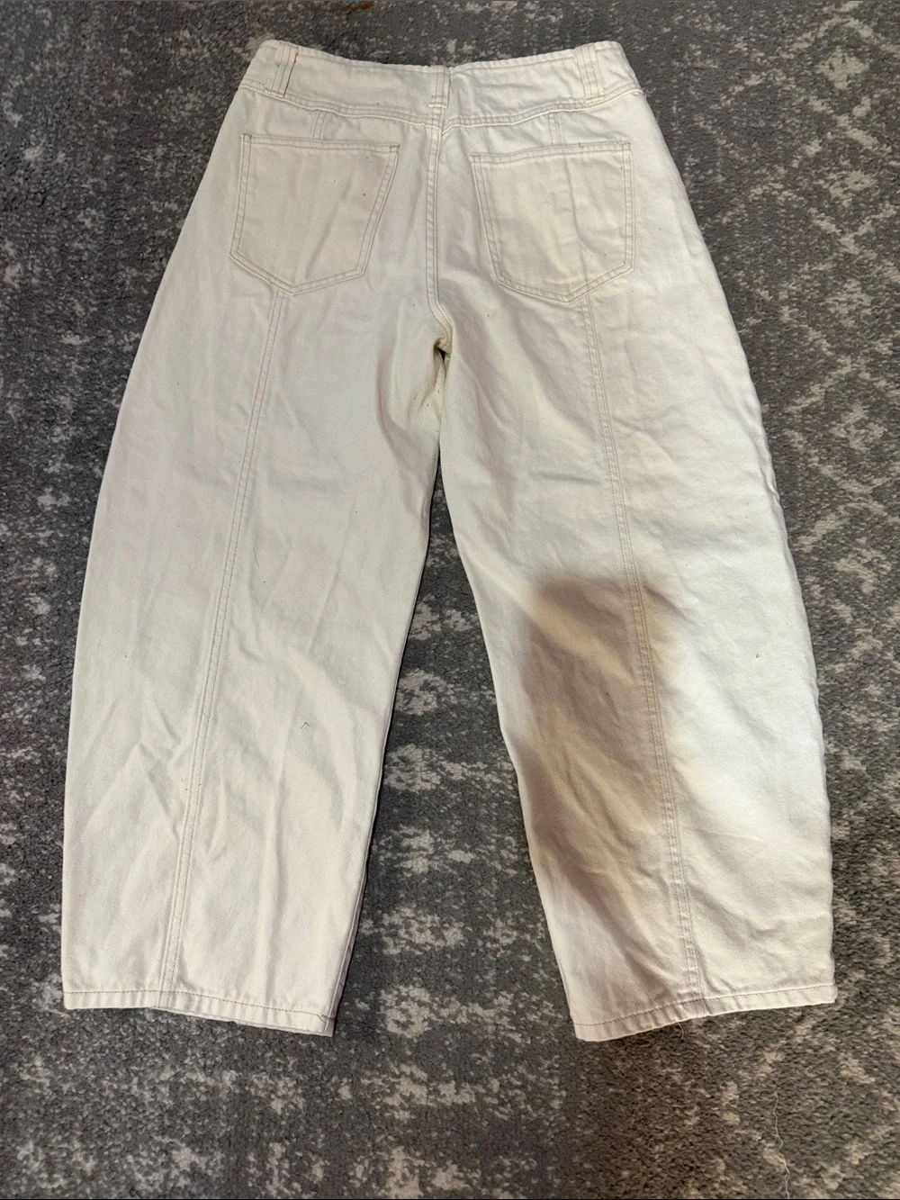Universal Thread Cream Straight-Leg Jeans with Center Seams